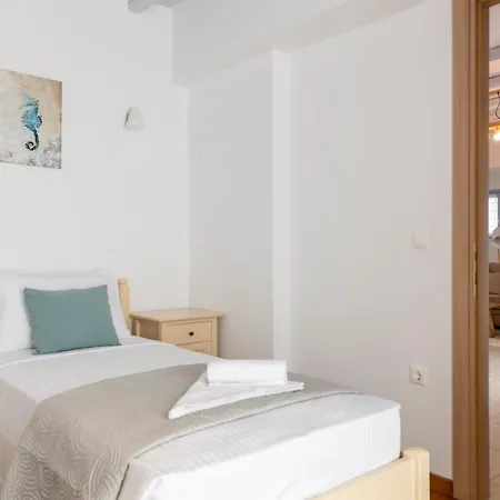 Mariam * Sarakiniko (Paros)